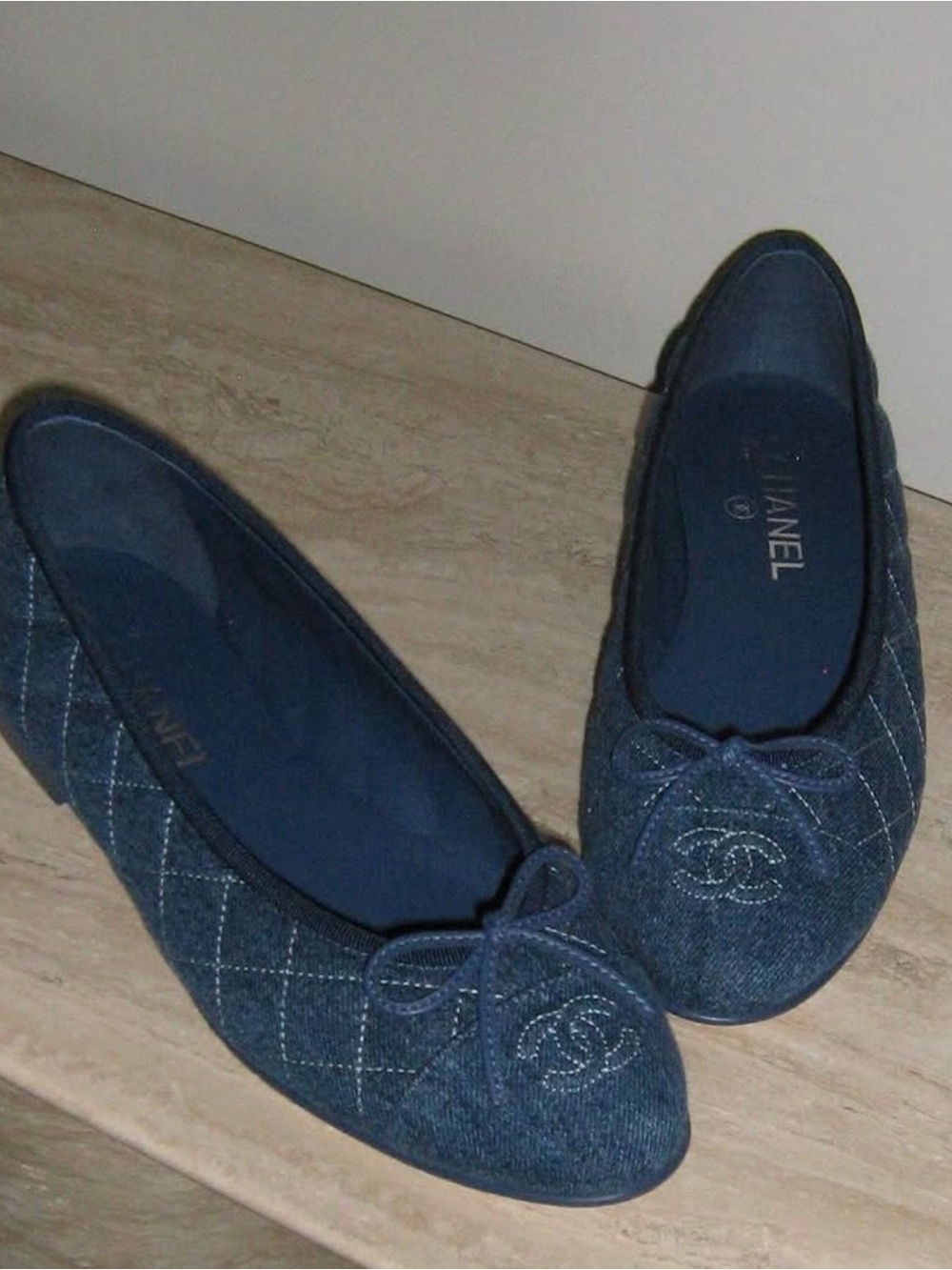 NIB Chanel 26P Washed Denim Quilted CC Logo Bow Tie Ballet
Ballerina Flat 38.5 - Picture 4 of 11
